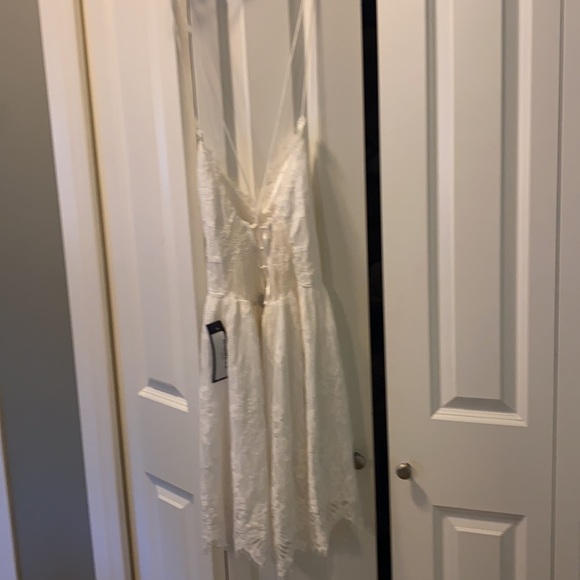 Lace dress with corset back - Picture 4 of 10